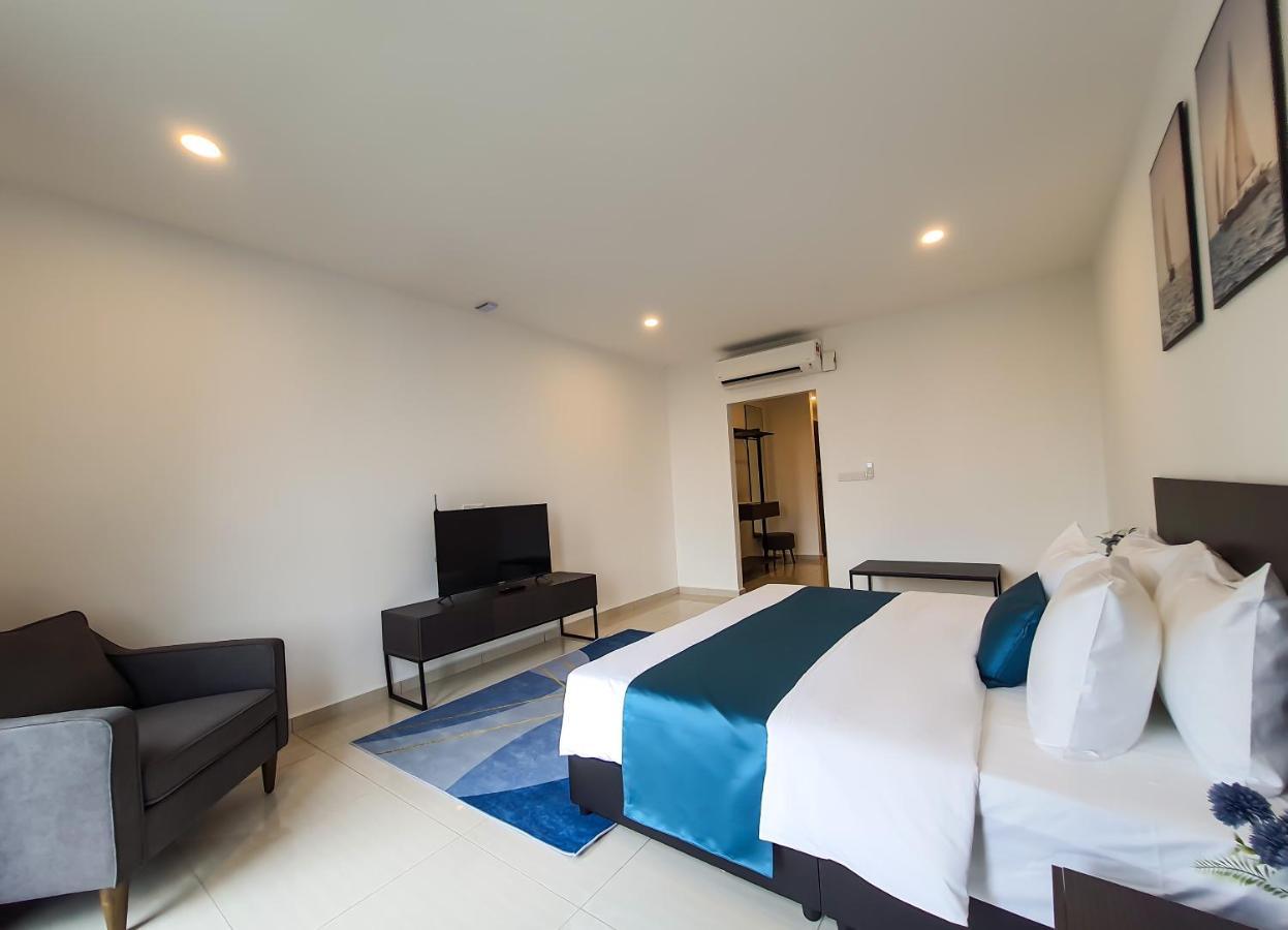 Ramada Suites By Wyndham The Straits 조호르 바루 외부 사진